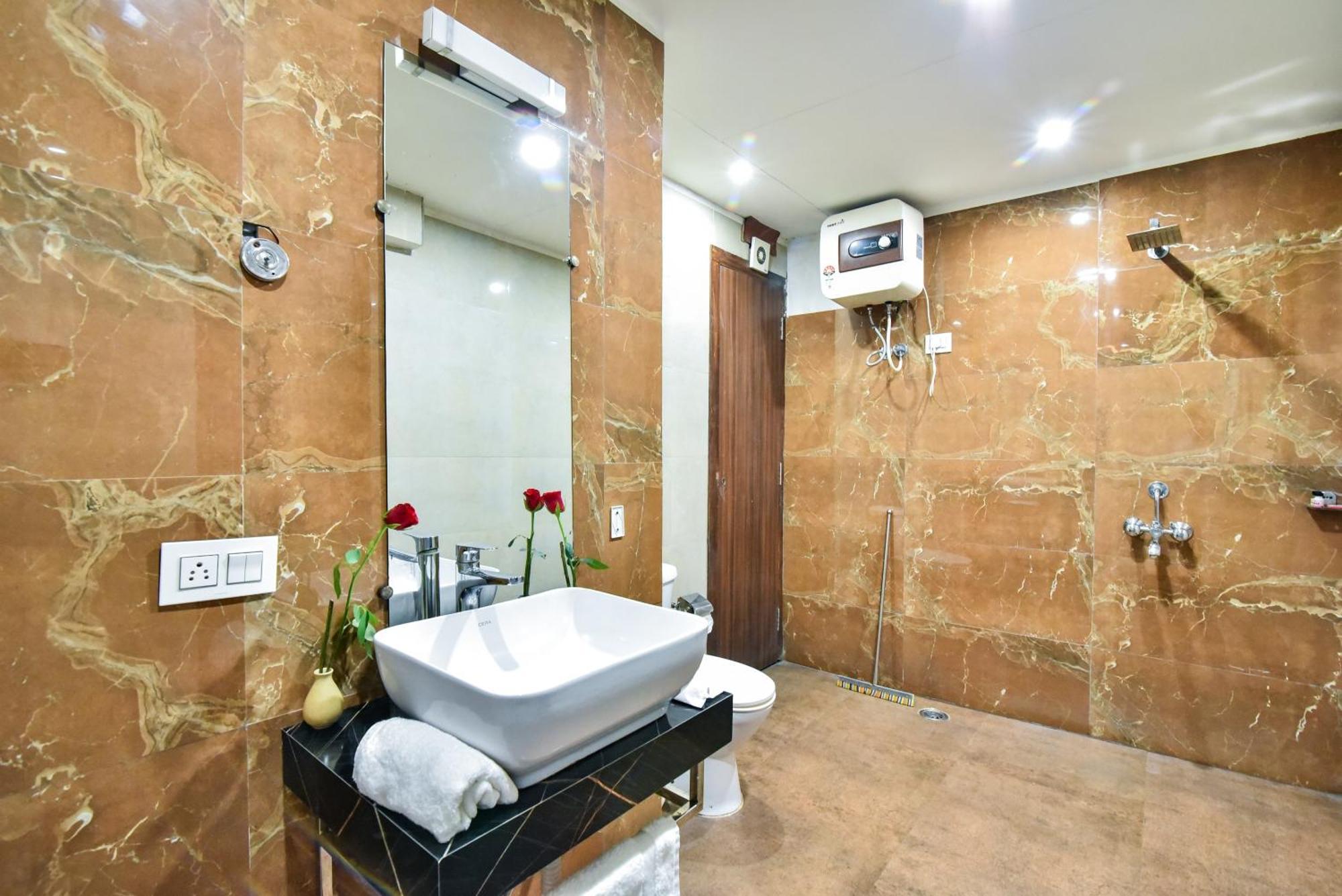 Pinaz Royale Hotel Amritsar Exterior foto