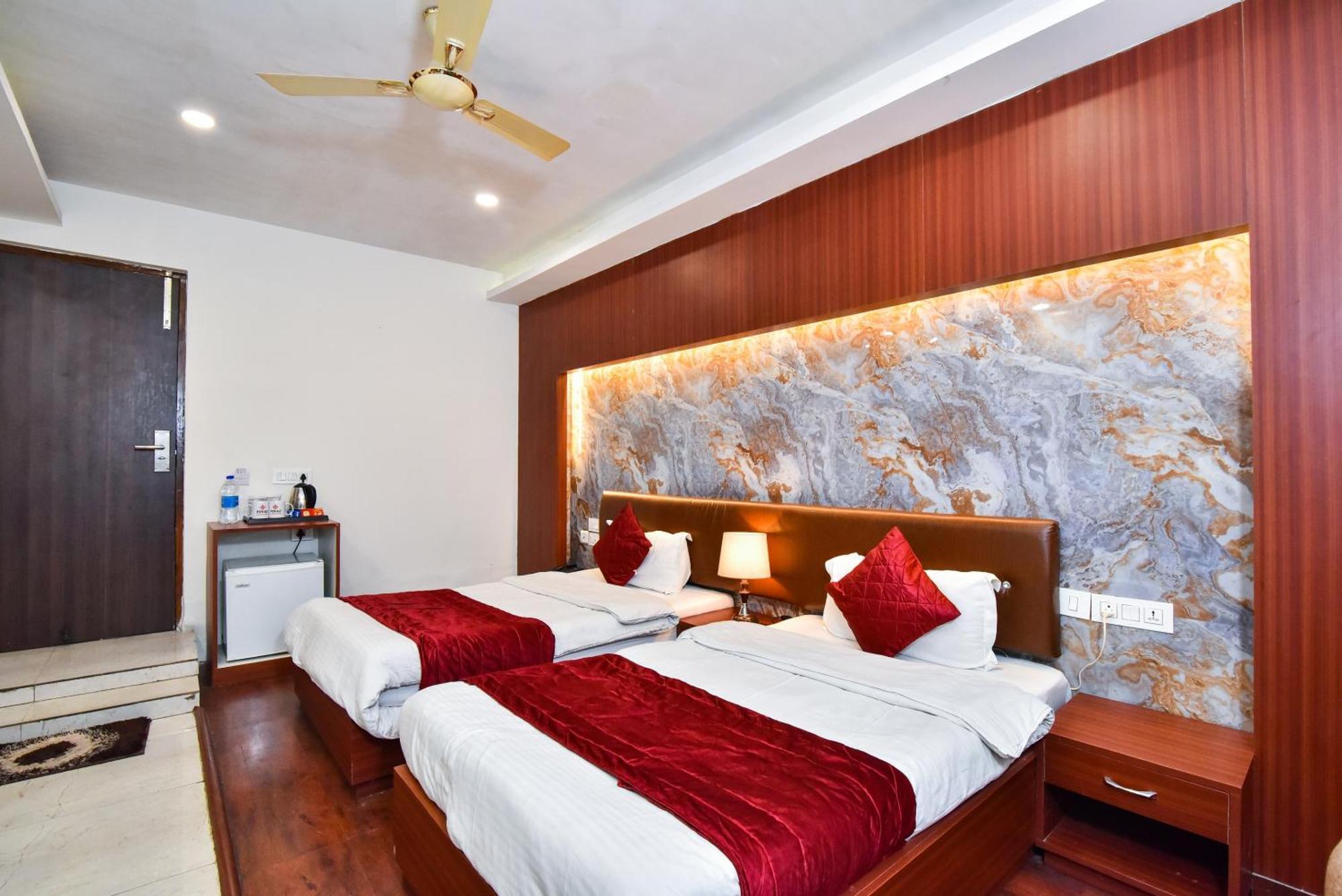 Pinaz Royale Hotel Amritsar Exterior foto